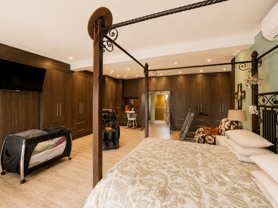 5 Bedroom Property for Sale in Unitas Park Gauteng