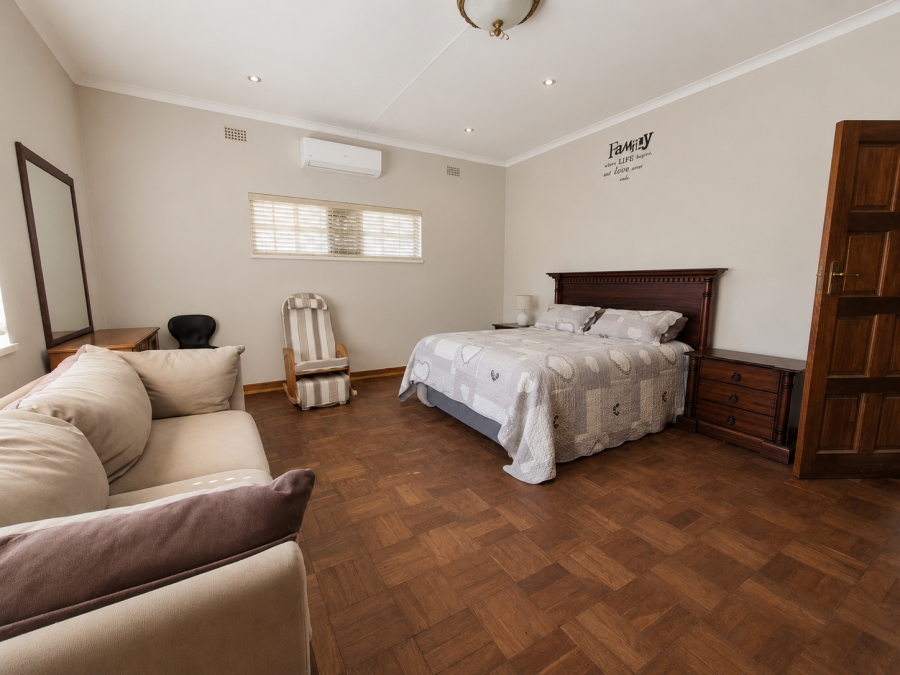 5 Bedroom Property for Sale in Unitas Park Gauteng