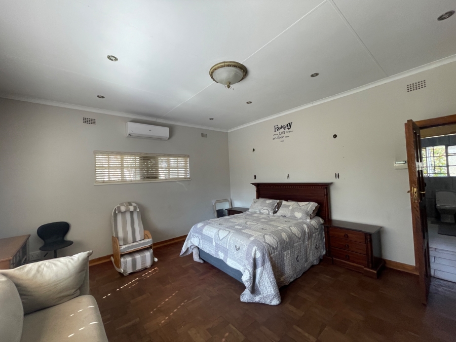 5 Bedroom Property for Sale in Unitas Park Gauteng