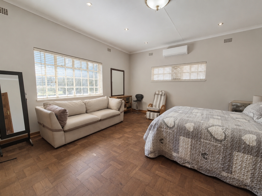 5 Bedroom Property for Sale in Unitas Park Gauteng