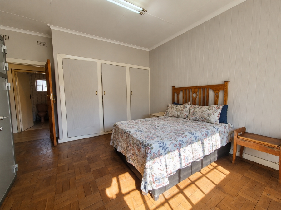 5 Bedroom Property for Sale in Unitas Park Gauteng