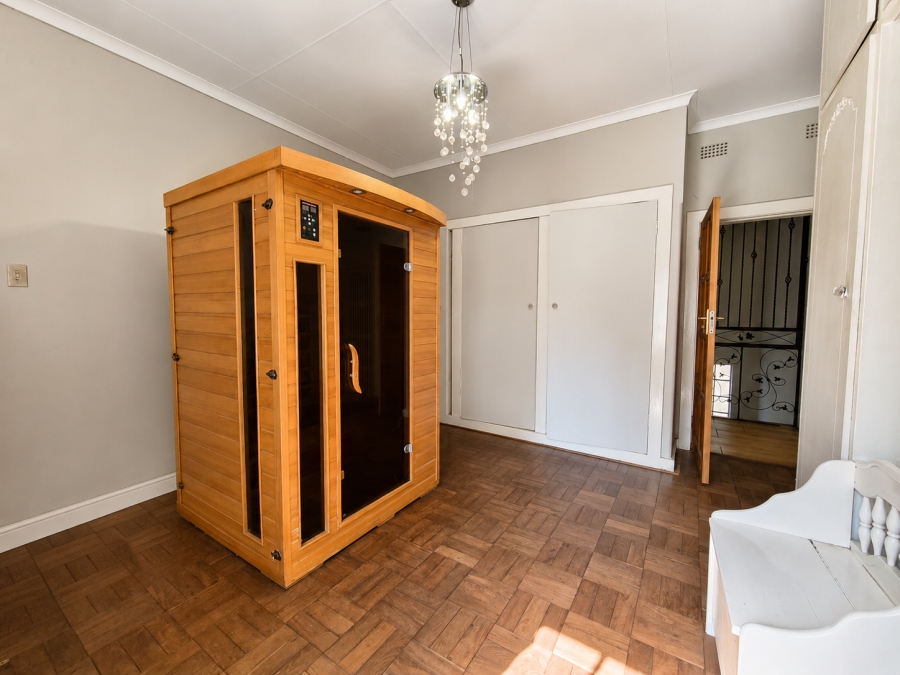 5 Bedroom Property for Sale in Unitas Park Gauteng