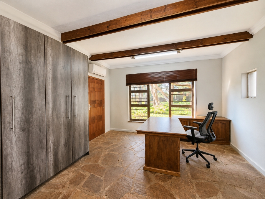 5 Bedroom Property for Sale in Unitas Park Gauteng