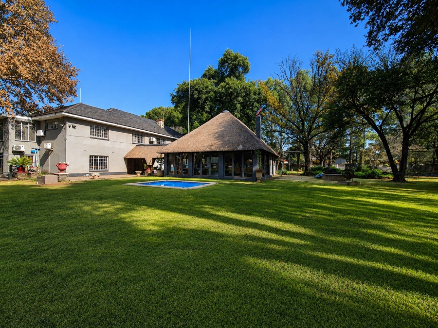 5 Bedroom Property for Sale in Unitas Park Gauteng