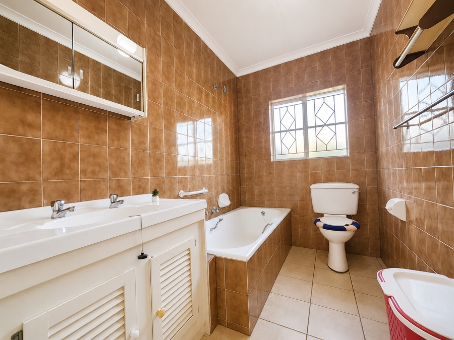 3 Bedroom Property for Sale in Three Rivers Proper Gauteng