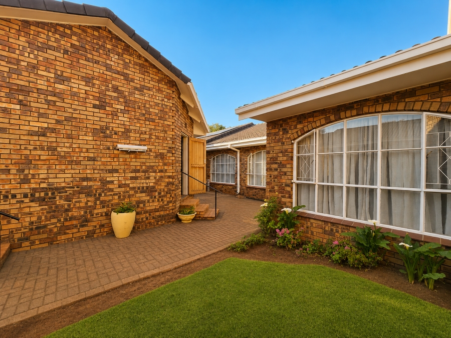 3 Bedroom Property for Sale in Three Rivers Proper Gauteng
