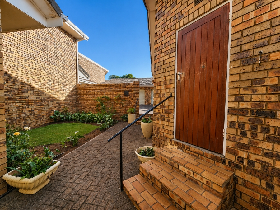 3 Bedroom Property for Sale in Three Rivers Proper Gauteng