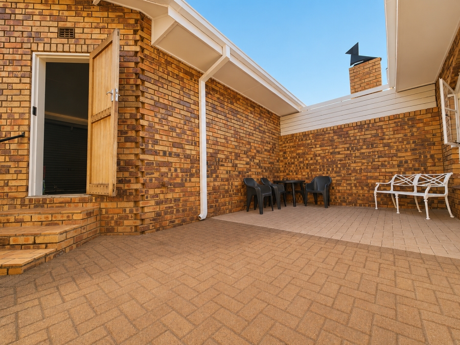 3 Bedroom Property for Sale in Three Rivers Proper Gauteng