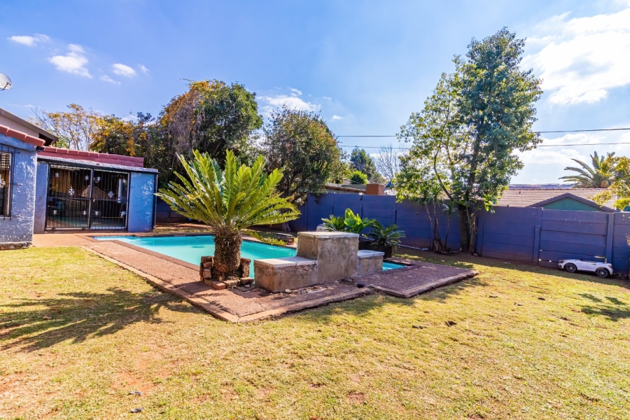 4 Bedroom Property for Sale in Lindhaven Gauteng