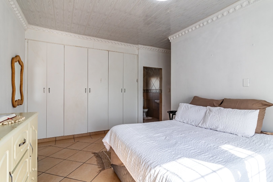 4 Bedroom Property for Sale in Lindhaven Gauteng