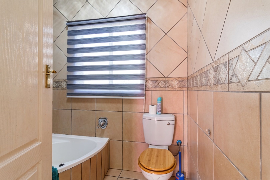 4 Bedroom Property for Sale in Lindhaven Gauteng