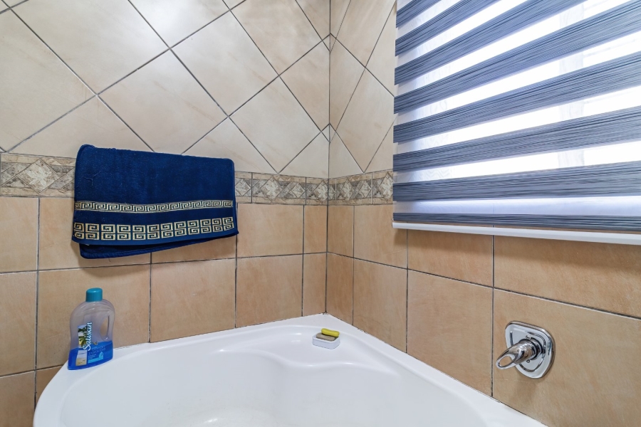 4 Bedroom Property for Sale in Lindhaven Gauteng