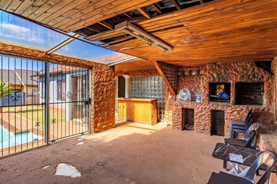 4 Bedroom Property for Sale in Lindhaven Gauteng