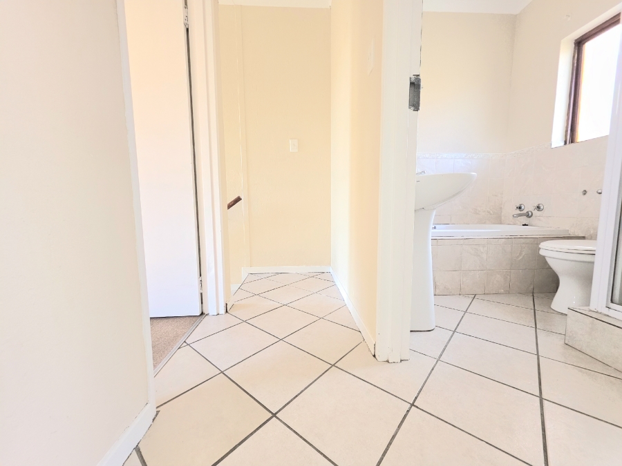 2 Bedroom Property for Sale in Noordwyk Gauteng
