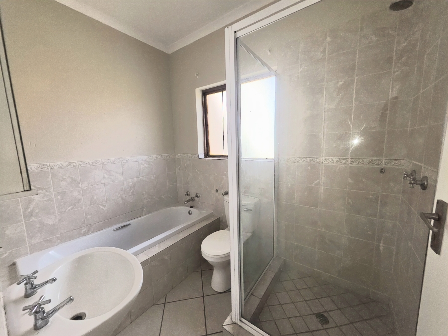 2 Bedroom Property for Sale in Noordwyk Gauteng