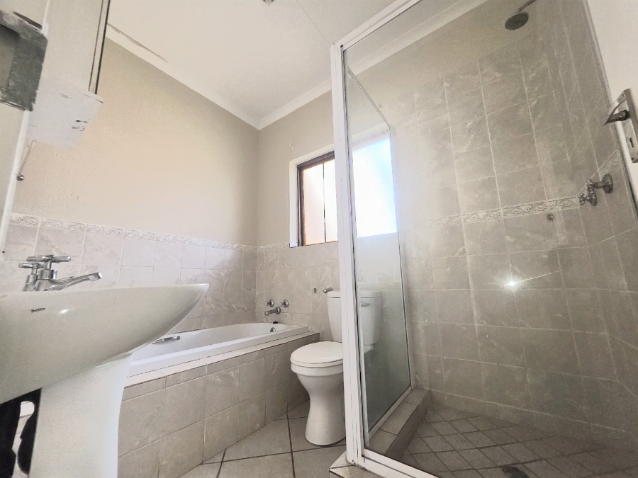 2 Bedroom Property for Sale in Noordwyk Gauteng