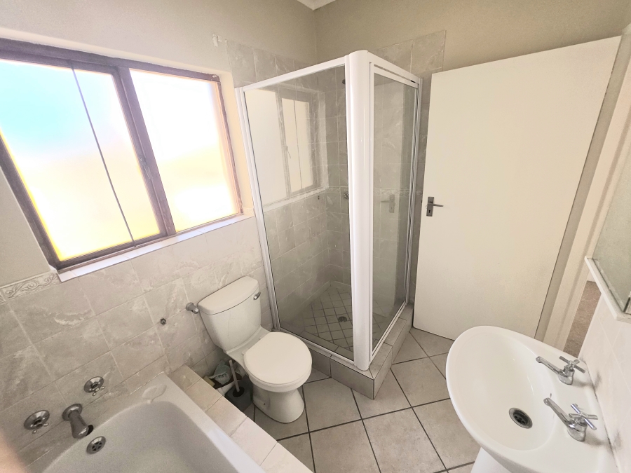 2 Bedroom Property for Sale in Noordwyk Gauteng