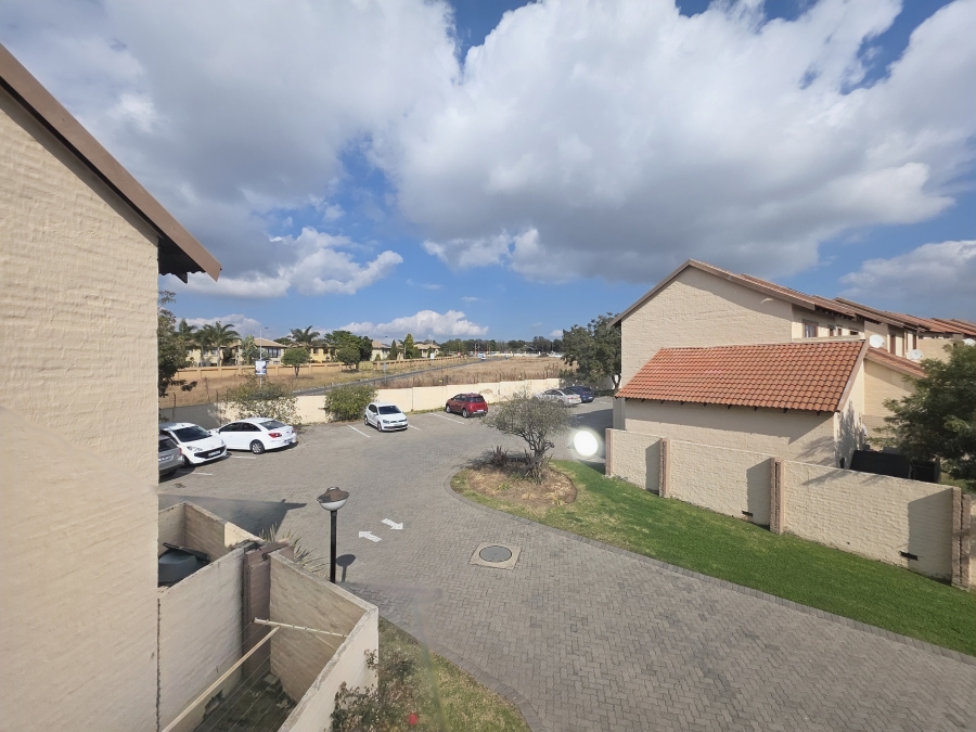 2 Bedroom Property for Sale in Noordwyk Gauteng