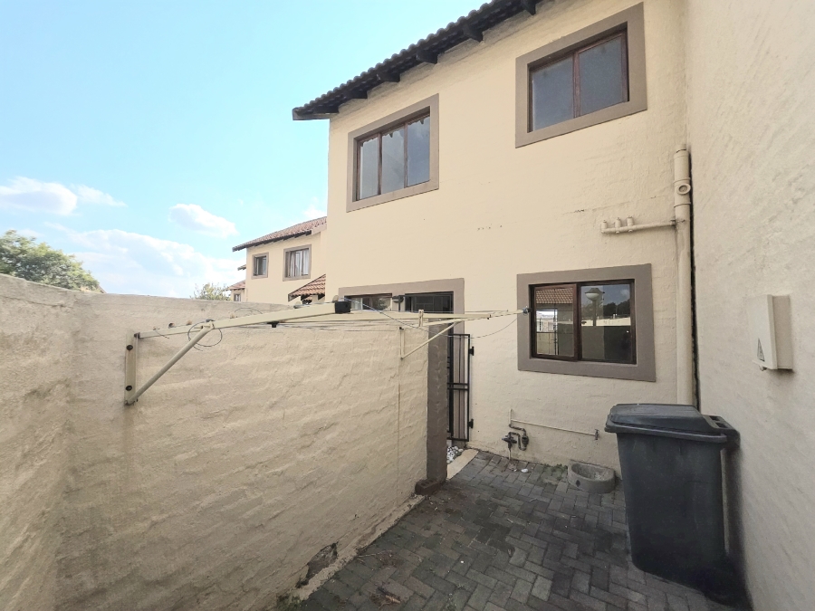 2 Bedroom Property for Sale in Noordwyk Gauteng