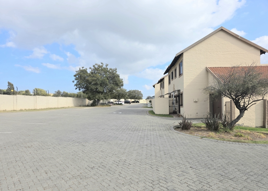 2 Bedroom Property for Sale in Noordwyk Gauteng