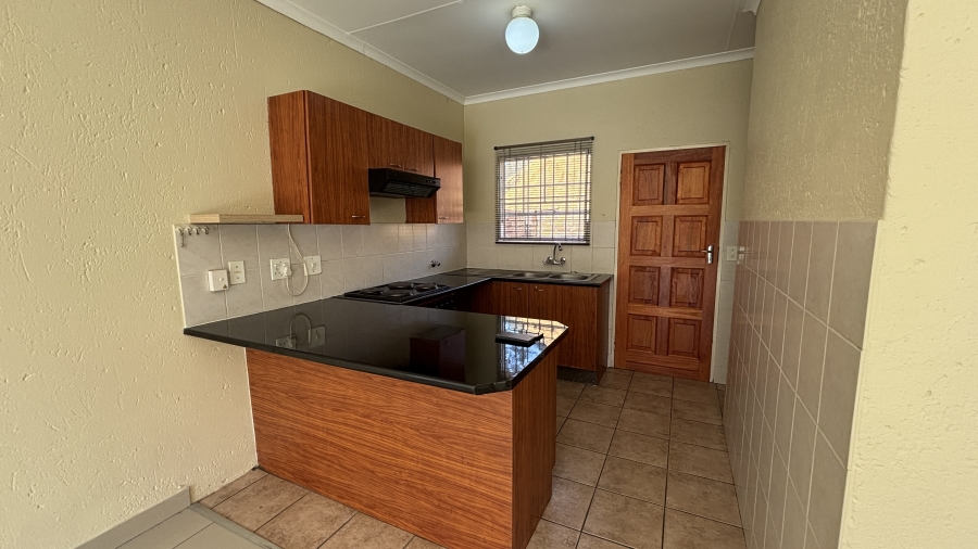 To Let 2 Bedroom Property for Rent in Kyalami Hills Gauteng