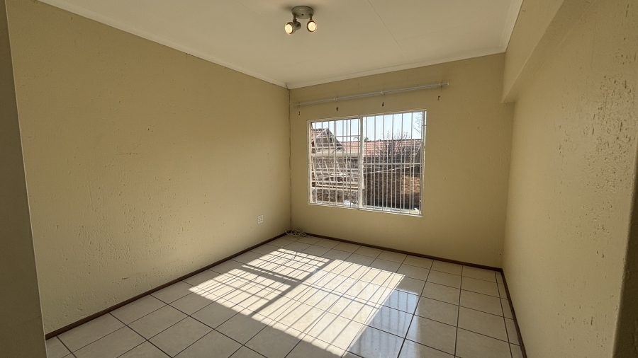 To Let 2 Bedroom Property for Rent in Kyalami Hills Gauteng