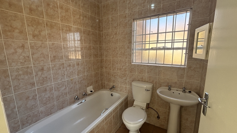To Let 2 Bedroom Property for Rent in Kyalami Hills Gauteng