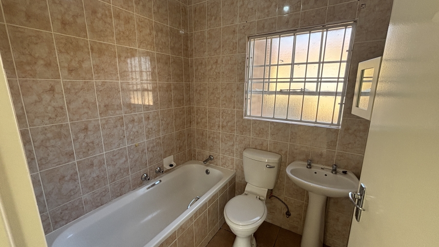 To Let 2 Bedroom Property for Rent in Kyalami Hills Gauteng