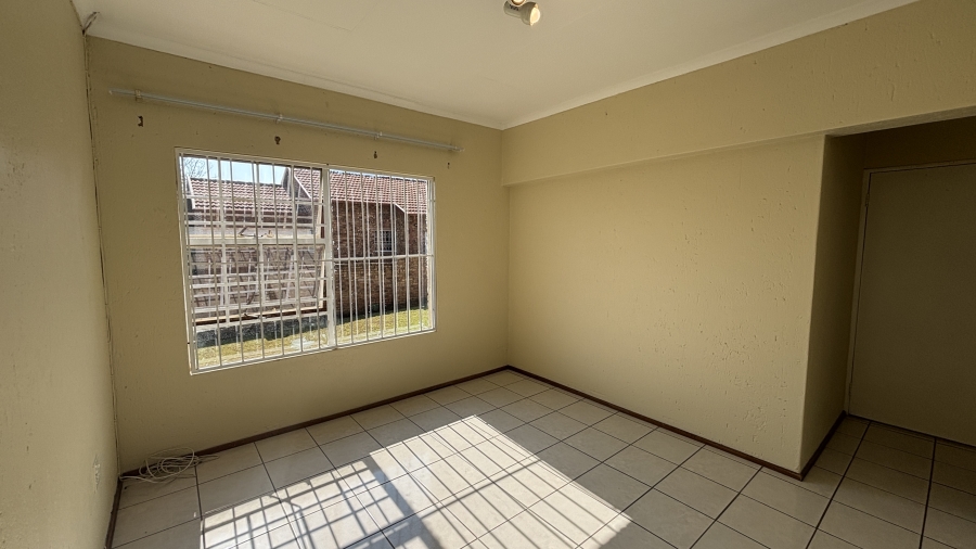 To Let 2 Bedroom Property for Rent in Kyalami Hills Gauteng