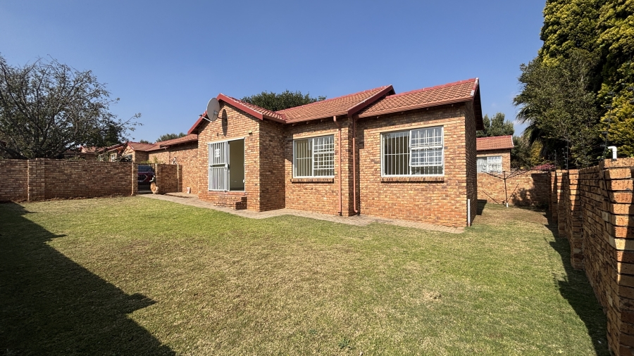 To Let 2 Bedroom Property for Rent in Kyalami Hills Gauteng