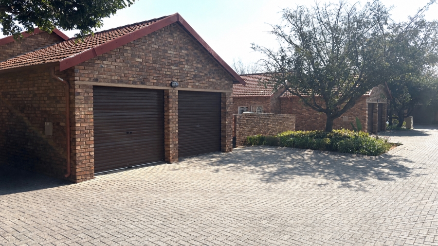 To Let 2 Bedroom Property for Rent in Kyalami Hills Gauteng