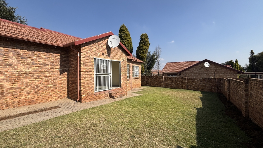 To Let 2 Bedroom Property for Rent in Kyalami Hills Gauteng