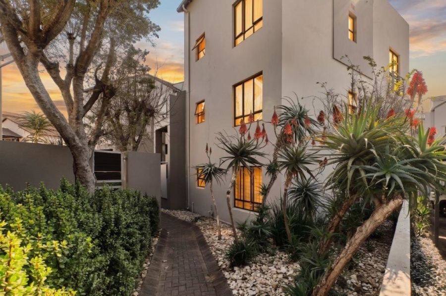 1 Bedroom Property for Sale in Sunninghill Gauteng