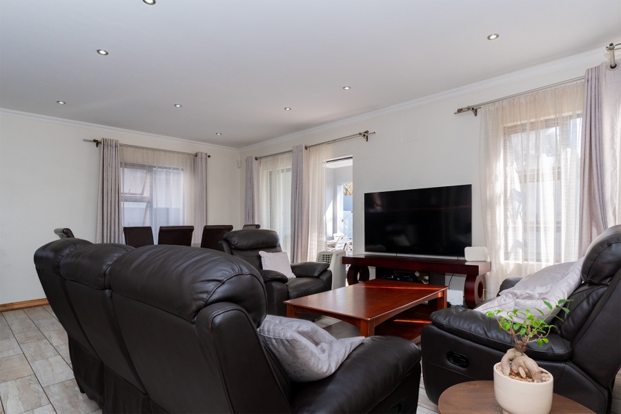 5 Bedroom Property for Sale in Pomona Gauteng