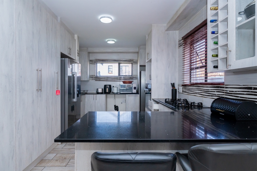 5 Bedroom Property for Sale in Pomona Gauteng