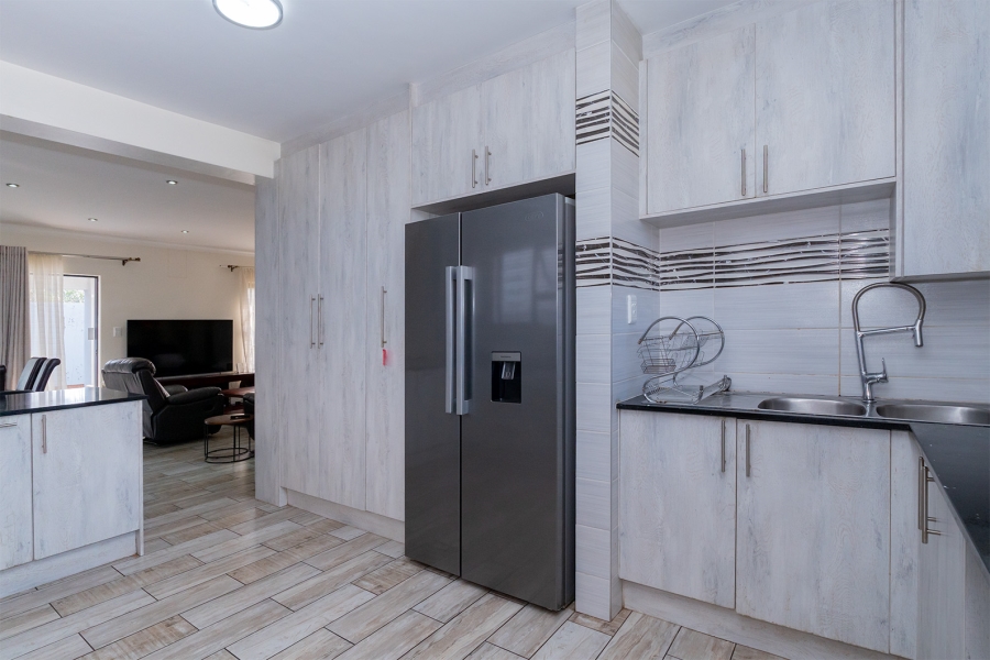 5 Bedroom Property for Sale in Pomona Gauteng