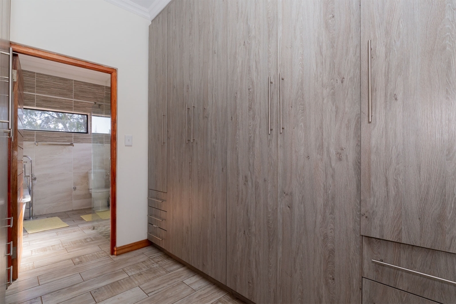 5 Bedroom Property for Sale in Pomona Gauteng