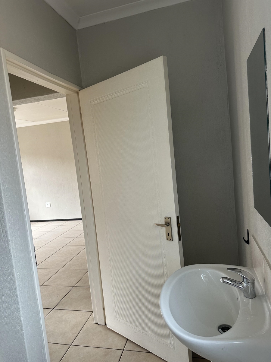 2 Bedroom Property for Sale in Honeypark Gauteng