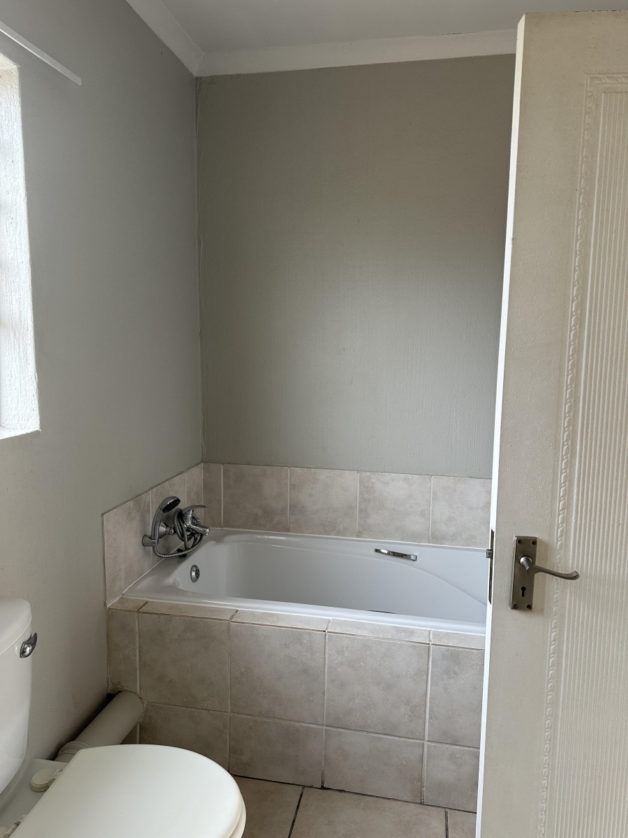 2 Bedroom Property for Sale in Honeypark Gauteng