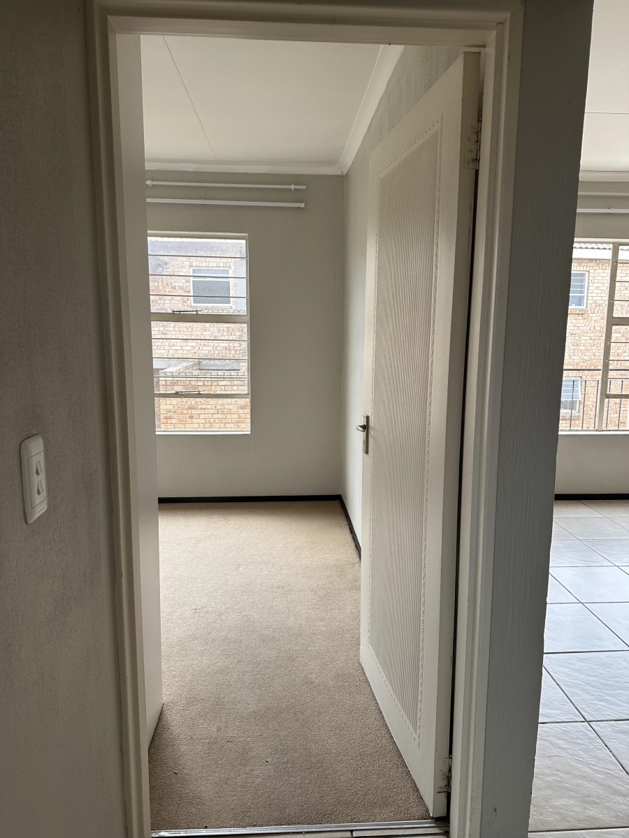 2 Bedroom Property for Sale in Honeypark Gauteng