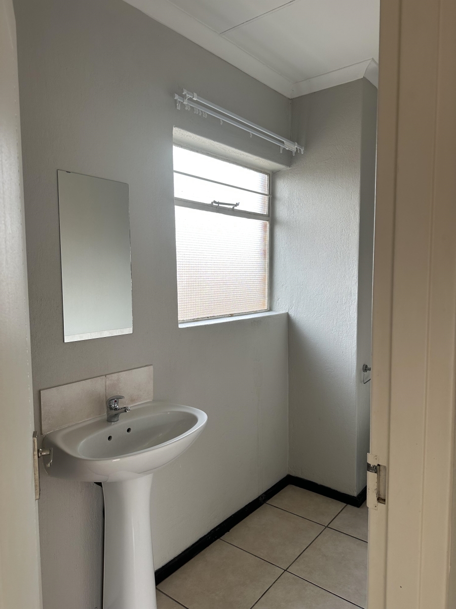 2 Bedroom Property for Sale in Honeypark Gauteng