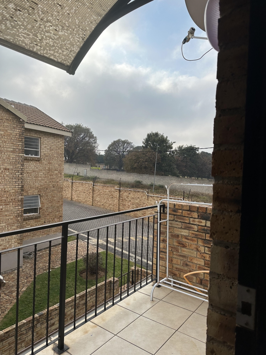 2 Bedroom Property for Sale in Honeypark Gauteng