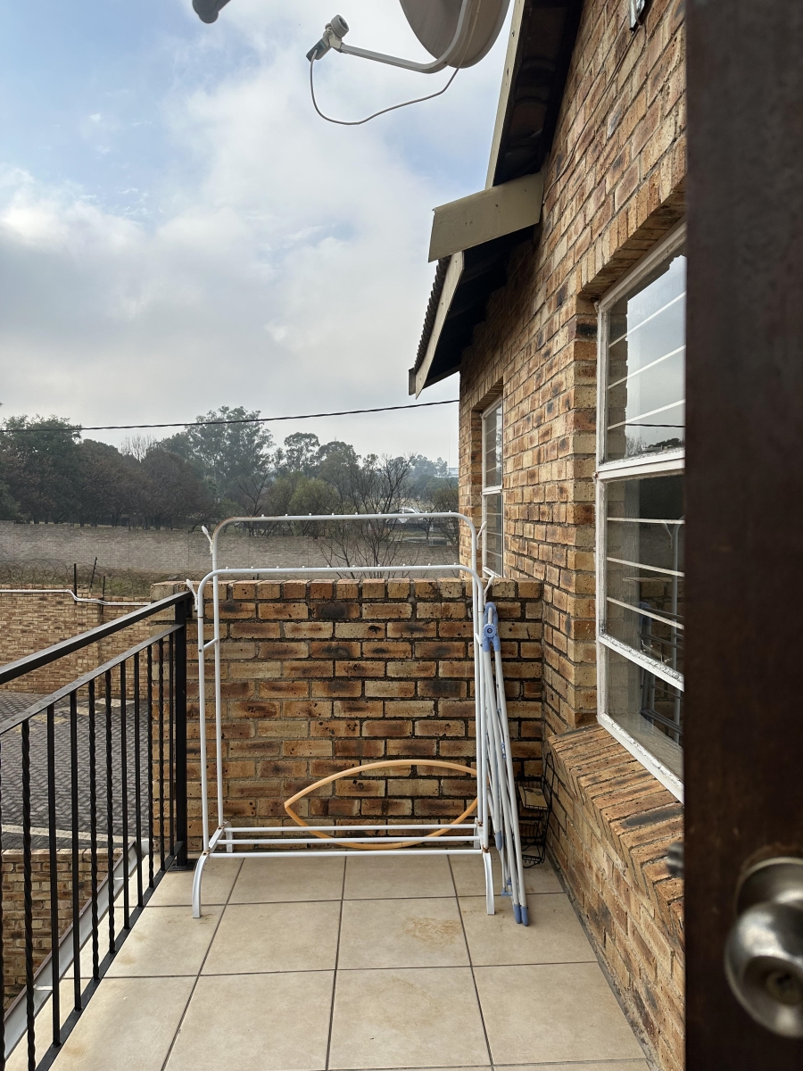 2 Bedroom Property for Sale in Honeypark Gauteng