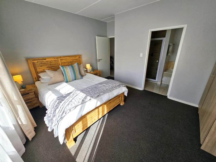 2 Bedroom Property for Sale in Blue Hills Gauteng