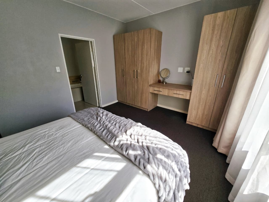 2 Bedroom Property for Sale in Blue Hills Gauteng