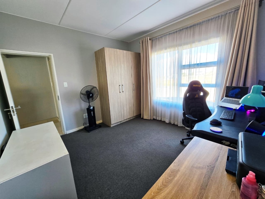 2 Bedroom Property for Sale in Blue Hills Gauteng