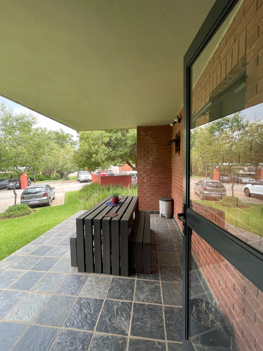 To Let 2 Bedroom Property for Rent in North Riding Gauteng