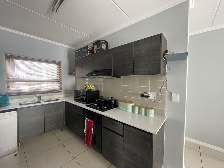 To Let 2 Bedroom Property for Rent in Broadacres Gauteng