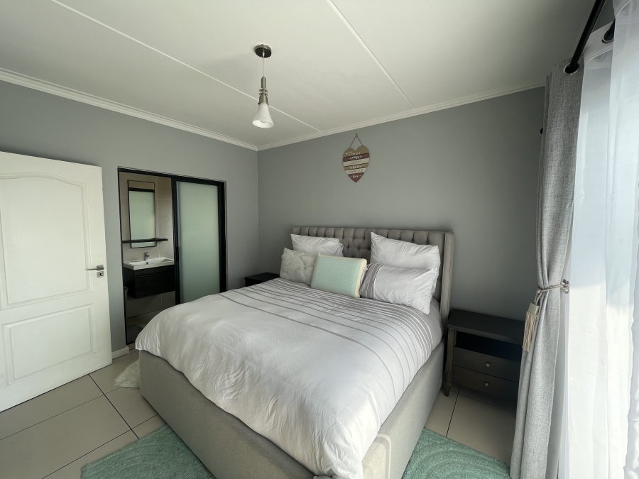 To Let 2 Bedroom Property for Rent in Broadacres Gauteng