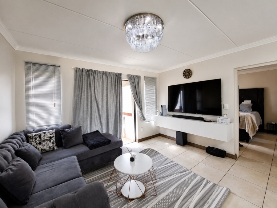 2 Bedroom Property for Sale in Rooihuiskraal North Gauteng